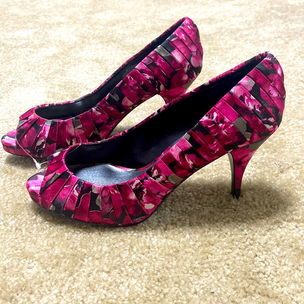 NEW White House Black Market apple heels rose satin peep toe Mother’s Day SPRING